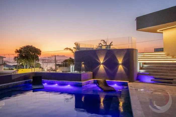 Casa Alto Padrão de 5 quartos no bairro Itaguaçú