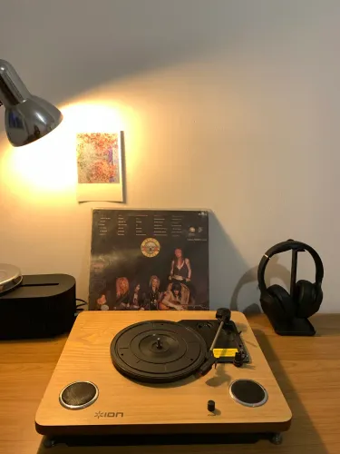 Toca discos vinil marca íon (usado)