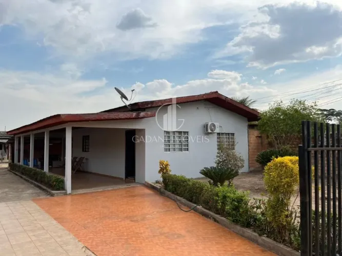 CASA DE 3 QUARTOS SENDO 1 SUÍTE À VENDA POR R$ 550.000,00 NO PARQUE DAS ARARAS EM SINOP/MT