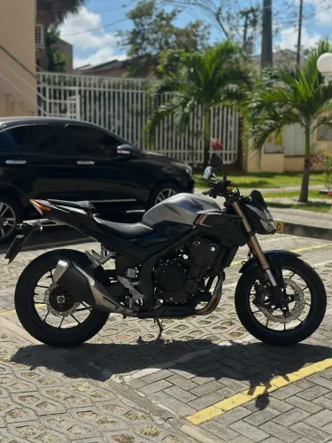 Moto Cb 500f 2023 prata