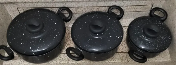 Jogo De Panelas Caçarola Esmaltada Preta Granitada - 3 Peças (19cm, 23cm, 25cm)