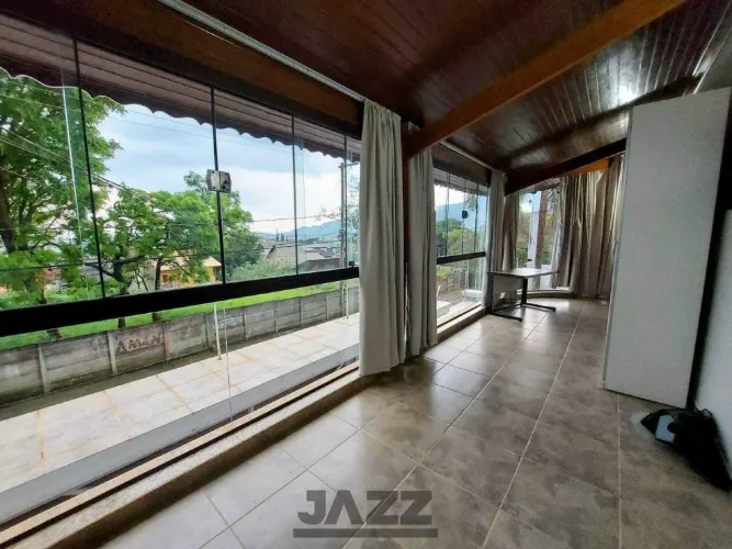 Casa à venda no Jardim Paulista em Atibaia