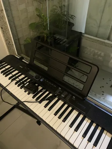 Teclado CT-S300 semi-novo