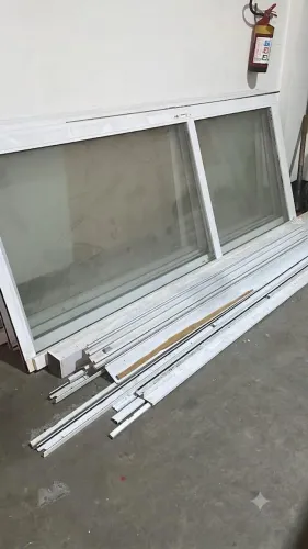 Porta Balcão de Alumínio - Pronta para Instalação - 04 FOLHAS