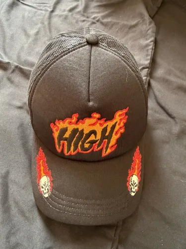 Boné High 