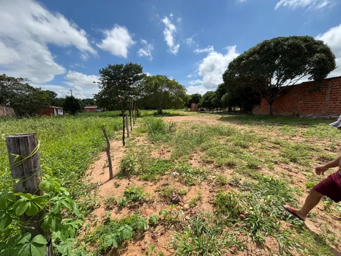 Oportunidade! Terreno de Esquina 17x100 m - Todo Plano e Excelente Localização!