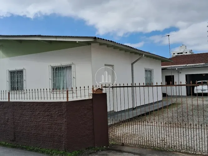 2 CASAS NO MESMO TERRENO - Centro