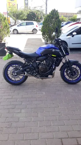 Moto sem detalhes. Pegar e ser feliz