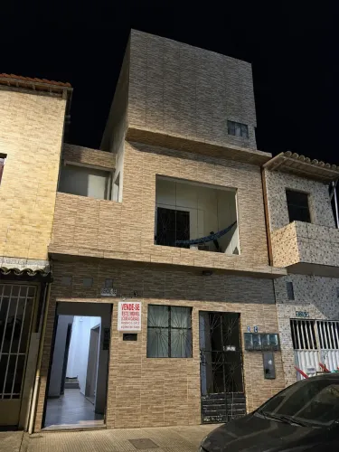 Casa com 3 kitinetes
