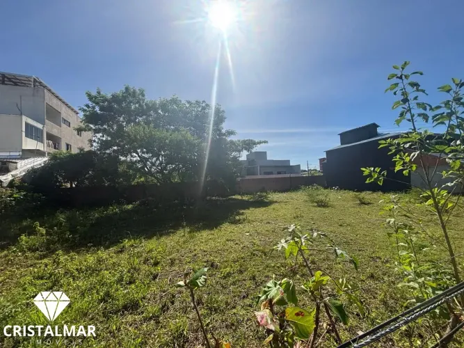 Terreno Murado, plano, Sol da manhã, 1500 metros da Praia de Bombas SC