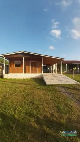 Velleda oferece espetacular casa em condomínio fechado em Águas Claras, Viamão
