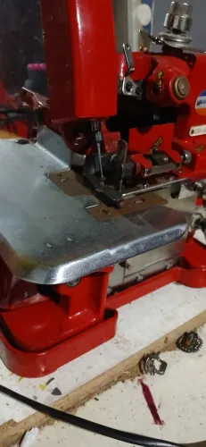 MAQUINA OVERLOCK