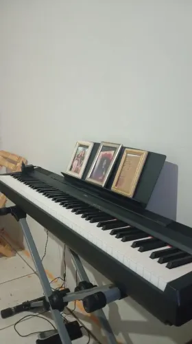 Piano digital Yamaha p115