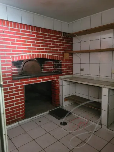 EXCELENTE OPORTUNIDADE DE LOCAÇÃO: Casa comercial com 2 quartos, 1 sala, 3 banheiros na Vi