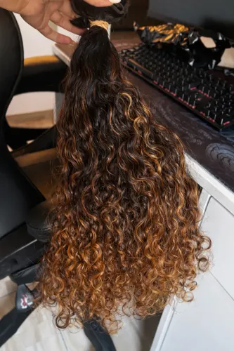Cabelo brasileiro do Sul cacheado 