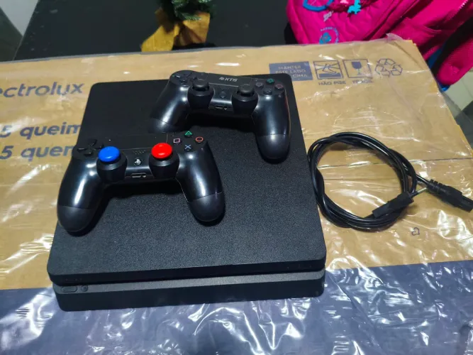 Ps4 slim 1 terá, jogos e 2 controles