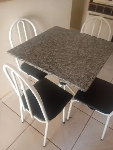 Mesa de cozinha 70x70 nova na caixa
