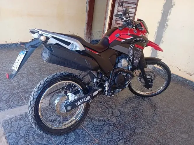 Lander 2024 moto conservada, pneus novos, pouco rodada, * troco em moto ou carro