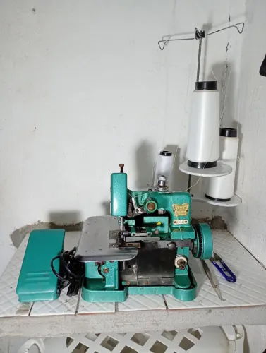 Máquina de costura overlock portátil