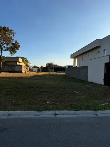 OPORTUNIDADE ÚNICA DE LOTE NO PORTAL DO SOL GREEN!