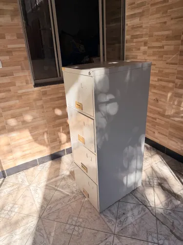 armaria de escritorio com 4 gavetas