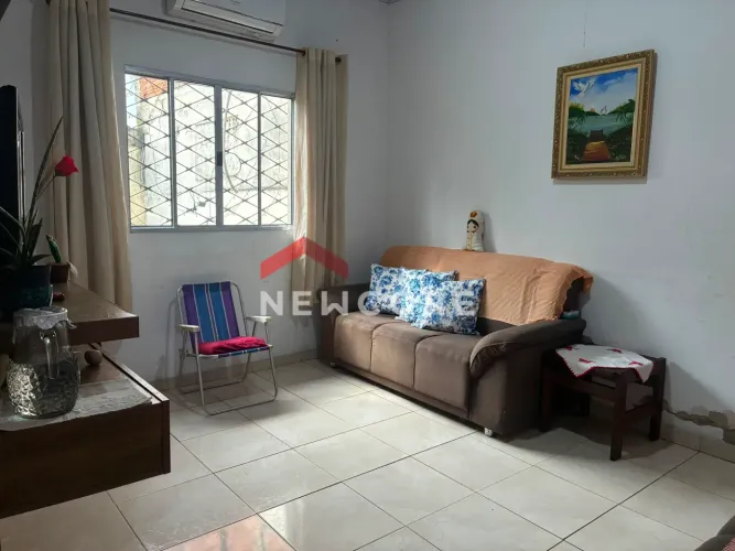 Casa em Avenida das Nações Unidas - Vila Margarida - São Vicente/SP