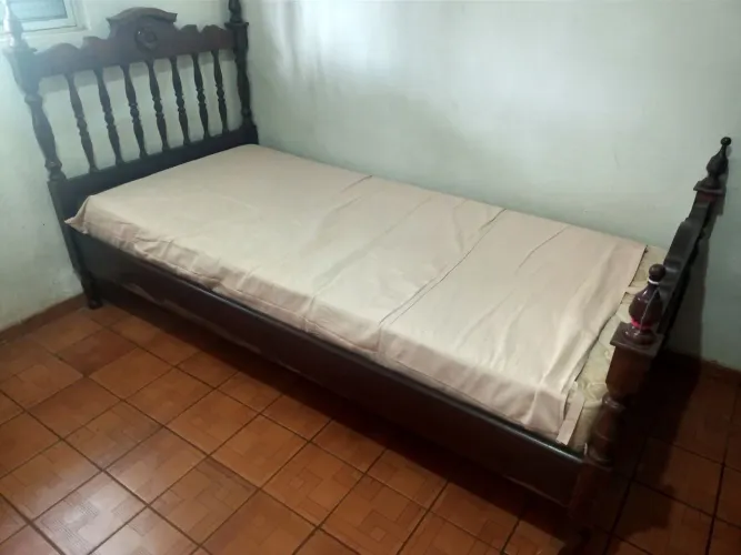 cama de solteiro em madeira 