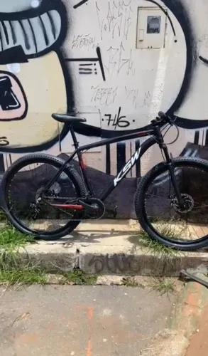 Bicicleta aro 29, quadro XL 21, todas as peças originais, 4 meses de pouquíssimo uso.