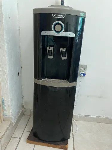 Bebedouro Esmaltec em ótimo estado