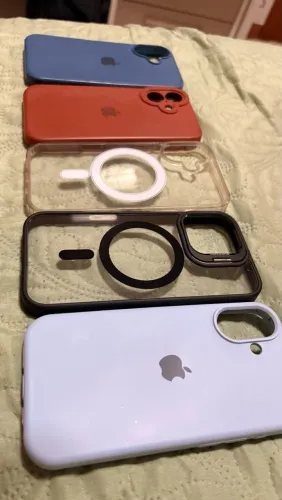 Capas Iphone 16 na cor marrom, azul claro, azul escuro e 2 transparentes