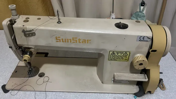 Maquina de costura reta