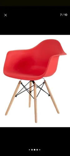 Mesa de vidro com 04 poltronas Charles eames vermelhas, pouco uso, motivo mudança