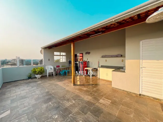 Excelente Cobertura à Venda no Itapoã por R$ 820.000,00