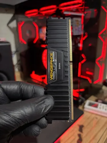 Memoria Ram CORSAIR VEAGENCE LPX DDR4 1x8GB 2400mhz cl16