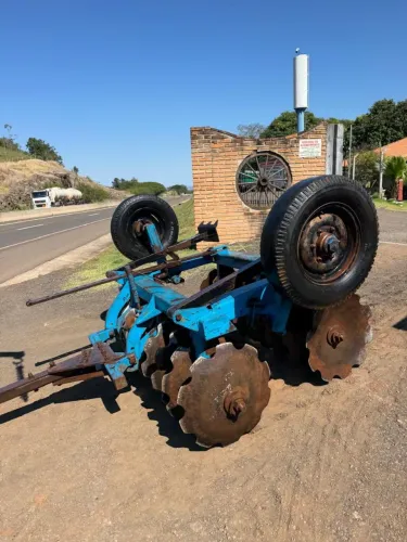 Grade aradora 16 discos trator