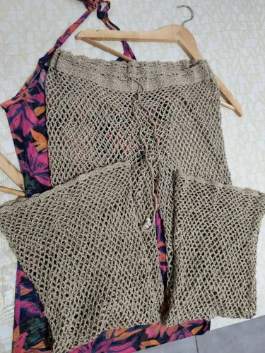 Calça saída de crochê