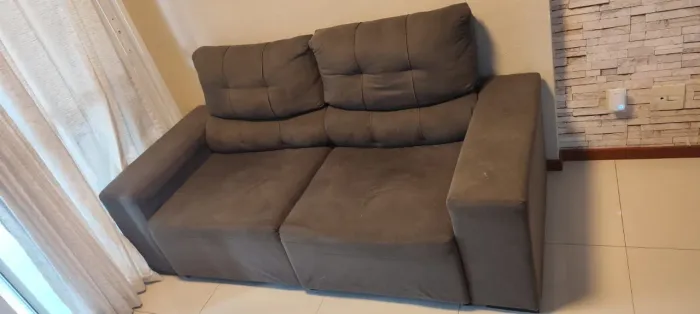 Vendo sofá três lugares 2m