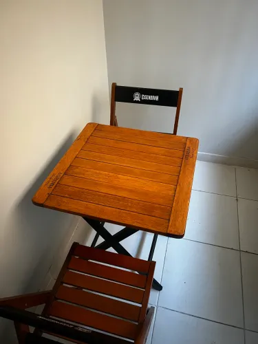 Mesa com 2 cadeiras