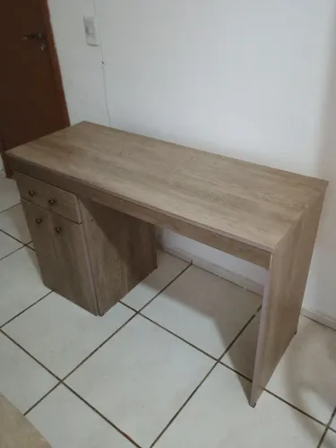 Escrivania com gaveta e armário!
