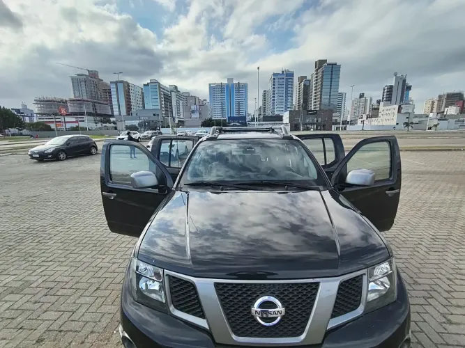 Nissan Frontier SV AT. CD 4X4 2.5 TB Dies. Aut. 2015