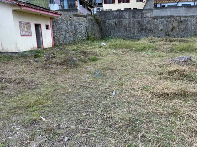Vendo ou alugo terreno com 2020m² com escritório pequeno de 20m², pertinho do Bistek de Fo