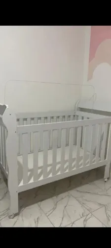 Vendo berço colonial vira cama semi novo