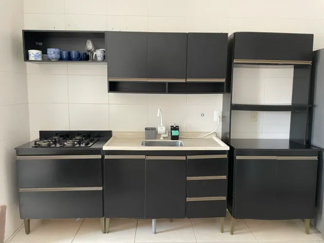 Cozinha preta completa