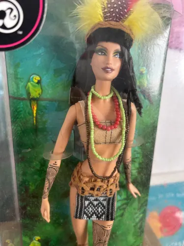 Boneca Barbie Collector - Amazônia (50 anos da Barbie)