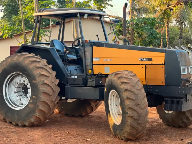 Trator Valtra BH 140 