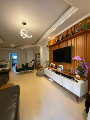 Amplo apartamento 4 quartos, suíte, closet e sacada com churrasqueira á carvão e ampla áre