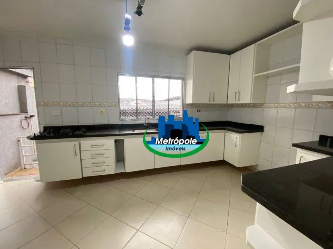 Sobrado com 4 dormitórios para alugar, 182 m² por R$ 3.699/mês - Vila Barros - Guarulhos/S