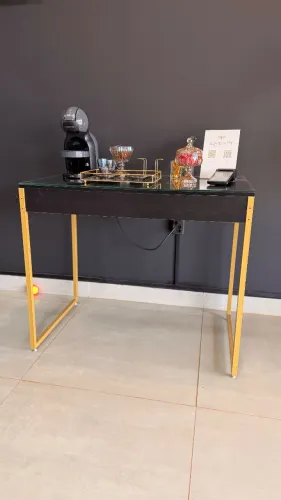Mesa aparador com vidro