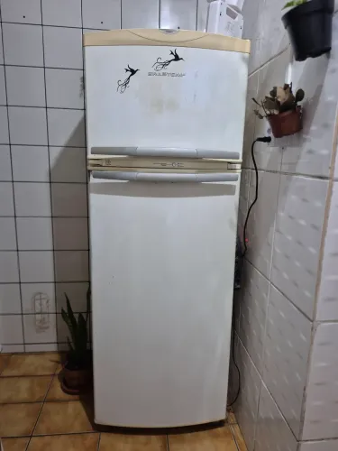 VENDO GELADEIRA APROVEITE!!!