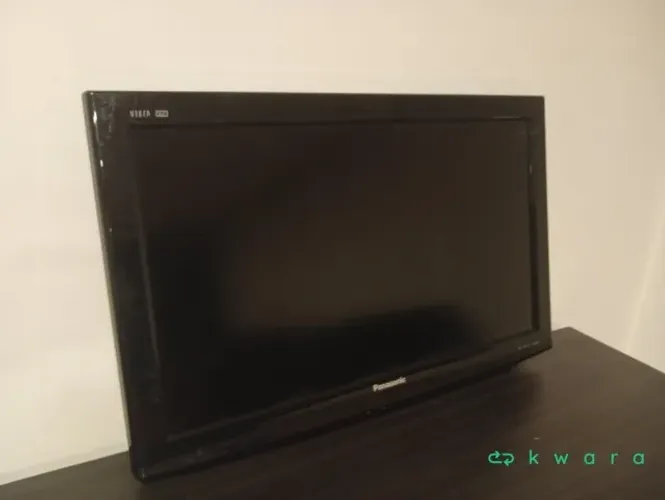 TV Panasonic LCD - Modelo TC-L32C20B, 110-220V